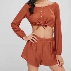 NEW! Set, Long sleeve crop top and shorts
